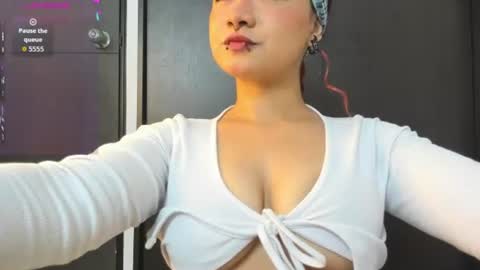 Snapshot of aurora_johnson_ chatting on August 6, 2026, 3:52 am A U R O R A online show from August 6, 2026, 3:52 am