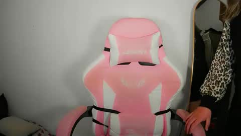 Snapshot of aurora_more chatting on September 26, 2025, 4:16 am cute online show from September 26, 2025, 4:16 am