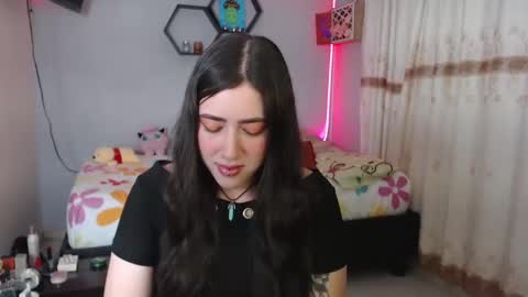 Snapshot of aurora_shy_ chatting on February 10, 2025, 10:19 pm Aurora online show from February 10, 2025, 10:19 pm