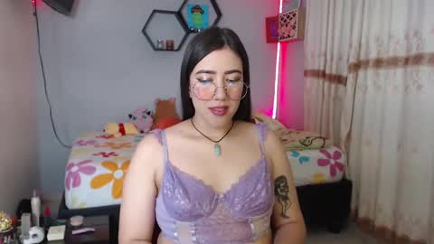 Snapshot of aurora_shy_ chatting on February 14, 2025, 8:37 pm Aurora online show from February 14, 2025, 8:37 pm