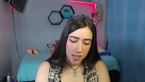 Snapshot of aurora_shy_ chatting on February 28, 2025, 1:37 am Aurora online show from February 28, 2025, 1:37 am