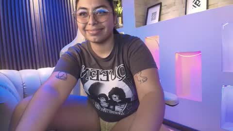 aurora_willow9 online show from November 20, 2025, 5:29 am