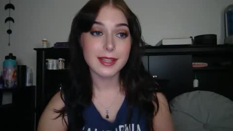 auroralightz1 online show from October 19, 2025, 1:17 am