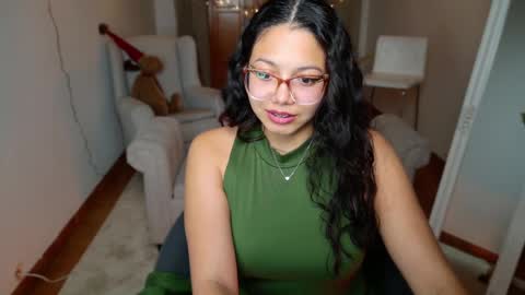 Snapshot of aurorasiera chatting on December 23, 2024, 9:08 pm Aurora online show from December 23, 2024, 9:08 pm