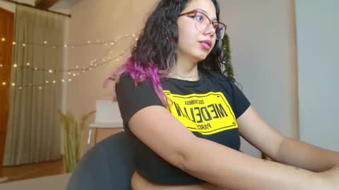 Snapshot of aurorasiera chatting on December 31, 2024, 1:57 am Aurora online show from December 31, 2024, 1:57 am