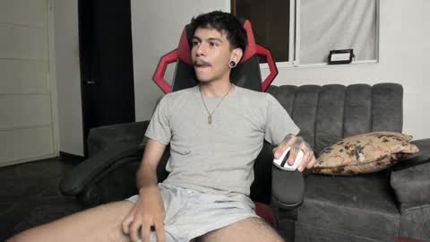 Snapshot of austin_falcon chatting on January 16, 2025, 10:44 pm Austin online show from January 16, 2025, 10:44 pm