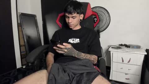 Snapshot of austin_falcon chatting on February 10, 2025, 9:04 pm Austin online show from February 10, 2025, 9:04 pm