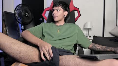 Snapshot of austin_falcon chatting on February 18, 2025, 11:08 pm Austin online show from February 18, 2025, 11:08 pm