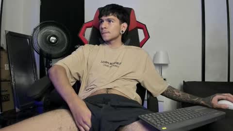 Snapshot of austin_falcon chatting on February 20, 2025, 8:14 pm Austin online show from February 20, 2025, 8:14 pm