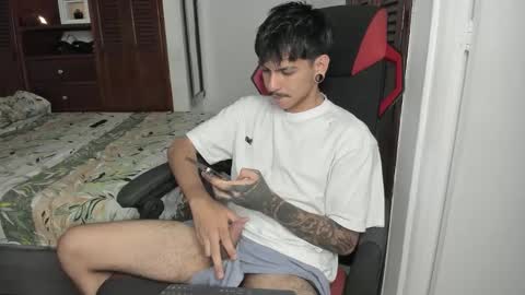 Snapshot of austin_falcon chatting on October 16, 2025, 8:43 pm Austin online show from October 16, 2025, 8:43 pm