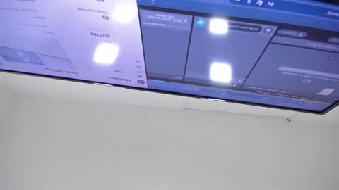 austinreeds online show from September 22, 2025, 11:56 am