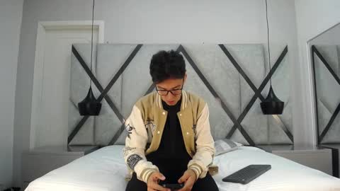 austinreeds online show from October 15, 2025, 11:54 am