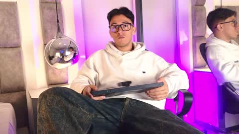 austinreeds online show from May 31, 2026, 1:29 pm