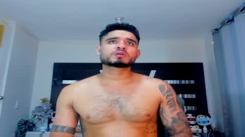 Snapshot of austintorres_ chatting on December 24, 2024, 4:44 am AustinTorres  online show from December 24, 2024, 4:44 am