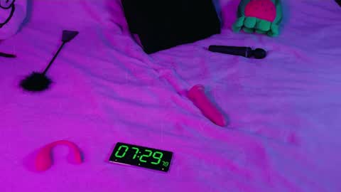 Autum Showers online show from May 17, 2026, 6:22 am