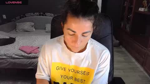 Ava online show from November 8, 2025, 11:54 am