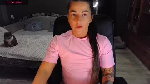 Ava online show from November 11, 2025, 6:19 pm