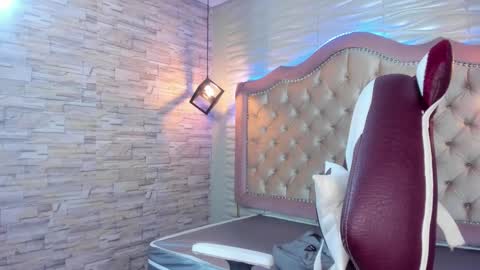 Snapshot of ava_broown chatting on January 9, 2025, 10:52 pm              online show from January 9, 2025, 10:52 pm