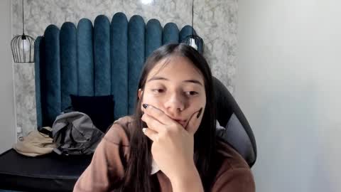 Snapshot of ava_broown chatting on March 6, 2025, 3:35 am              online show from March 6, 2025, 3:35 am