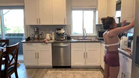 Snapshot of ava_petite_ chatting on April 30, 2026, 7:31 pm Little Ava online show from April 30, 2026, 7:31 pm