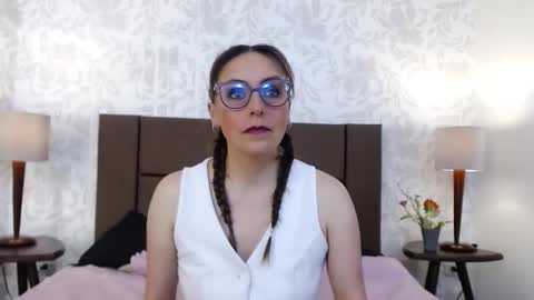 Ava  online show from December 3, 2025, 7:45 pm