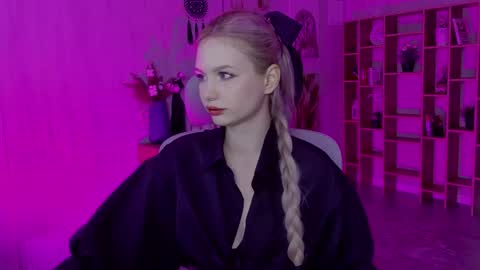 Ava nonude online show from October 7, 2025, 3:20 pm