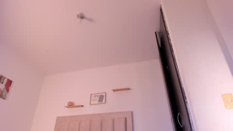 Snapshot of avaline_blanc chatting on January 20, 2025, 11:54 pm Avaline Help me reach 100 likes TRANSMISSION EVERY DAY FROM 39 PM online show from January 20, 2025, 11:54 pm