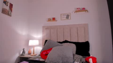 Snapshot of avaline_blanc chatting on February 25, 2025, 5:08 am Avaline Help me reach 100 likes TRANSMISSION EVERY DAY FROM 39 PM online show from February 25, 2025, 5:08 am