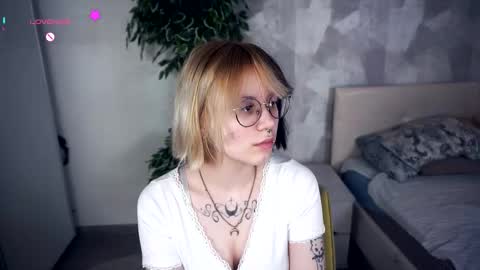 avaobierne online show from February 13, 2026, 6:48 pm