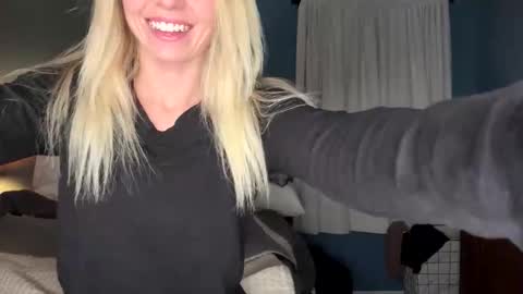 Snapshot of avarosefit chatting on February 25, 2026, 2:43 am Ava Rose online show from February 25, 2026, 2:43 am