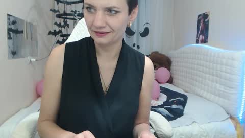 avasaturnian online show from October 22, 2025, 12:27 pm