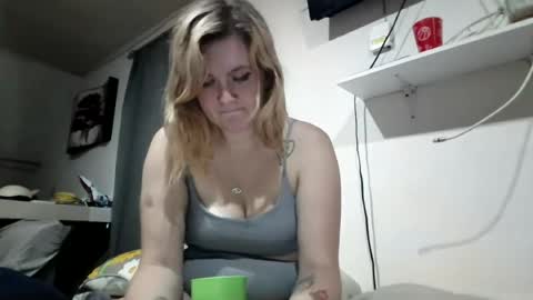 Snapshot of avery_doll21 chatting on June 18, 2026, 12:33 am Avery Doll online show from June 18, 2026, 12:33 am