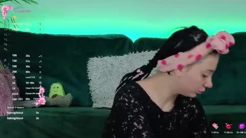 AveryWillow online show from September 29, 2025, 3:00 am