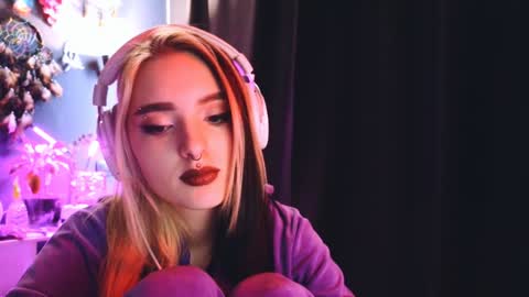 Avriel online show from December 7, 2024, 3:14 am