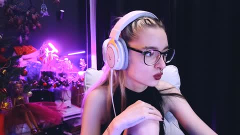 Avriel online show from January 13, 2025, 12:09 am