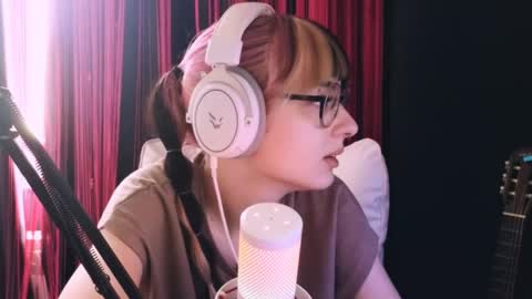 Snapshot of avi_nile chatting on May 21, 2026, 4:52 am Avriel online show from May 21, 2026, 4:52 am
