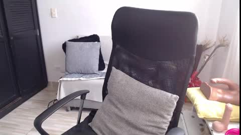 Snapshot of avis_lara chatting on April 29, 2026, 7:20 pm AVIS online show from April 29, 2026, 7:20 pm