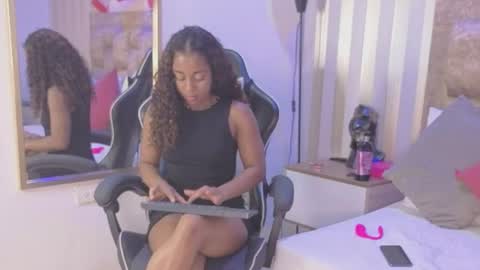 Snapshot of avis_lara chatting on June 30, 2026, 8:10 pm AVIS online show from June 30, 2026, 8:10 pm