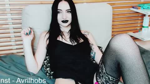 Snapshot of avrilhobs chatting on February 6, 2025, 11:32 am Avril online show from February 6, 2025, 11:32 am