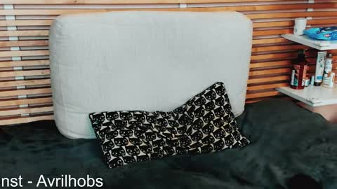 Avril online show from April 11, 2026, 7:13 am