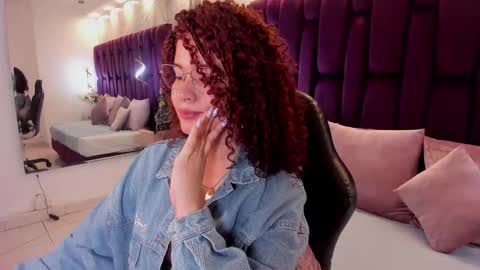 Avril  online show from December 15, 2025, 11:36 am