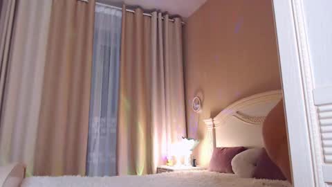 Avrora Inst online show from October 13, 2025, 10:32 pm