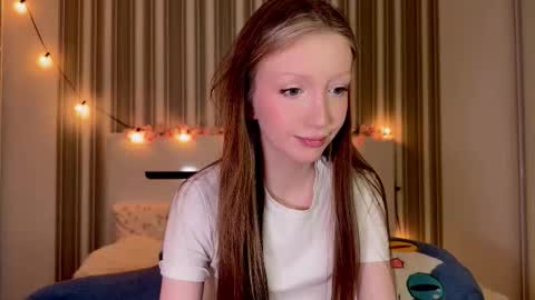 Snapshot of awwrora chatting on September 12, 2025, 2:17 pm Aurora online show from September 12, 2025, 2:17 pm