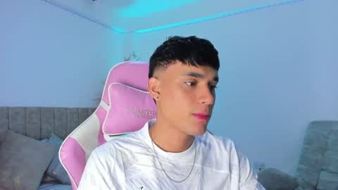 Snapshot of axel_cody_ chatting on July 6, 2026, 8:33 am AXEL online show from July 6, 2026, 8:33 am