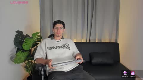 Yooung King  online show from February 28, 2026, 9:27 pm