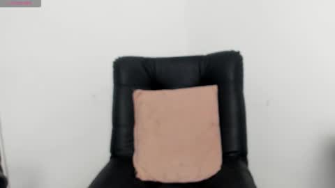 axel davis  online show from December 21, 2025, 6:42 am