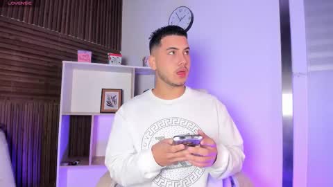 axel_grey_ online show from November 15, 2025, 12:13 pm