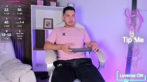 axel_grey_ online show from November 16, 2025, 11:49 am