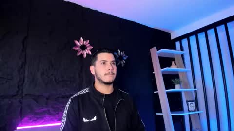 axel_grey_ online show from December 21, 2025, 11:39 am