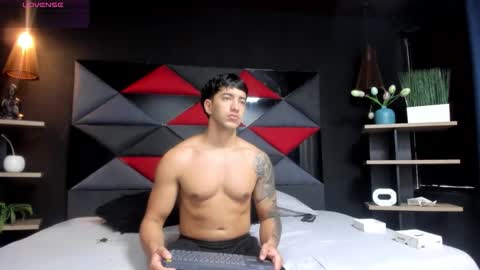 axel_hendrick online show from March 3, 2026, 12:33 pm